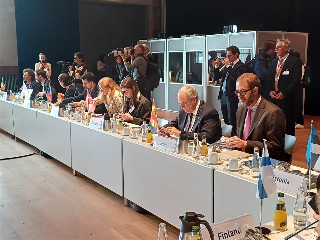 El ministro de Industria y Turismo, Jordi Hereu, reunido con sus homólogos europeos.