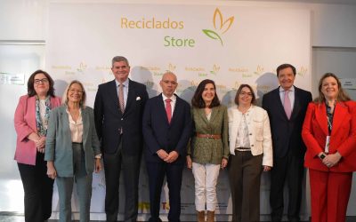 La delegada para la Zona Franca de Sevilla asiste a la presentación de la nueva planta de tratamiento de la empresa Reciclados Store
